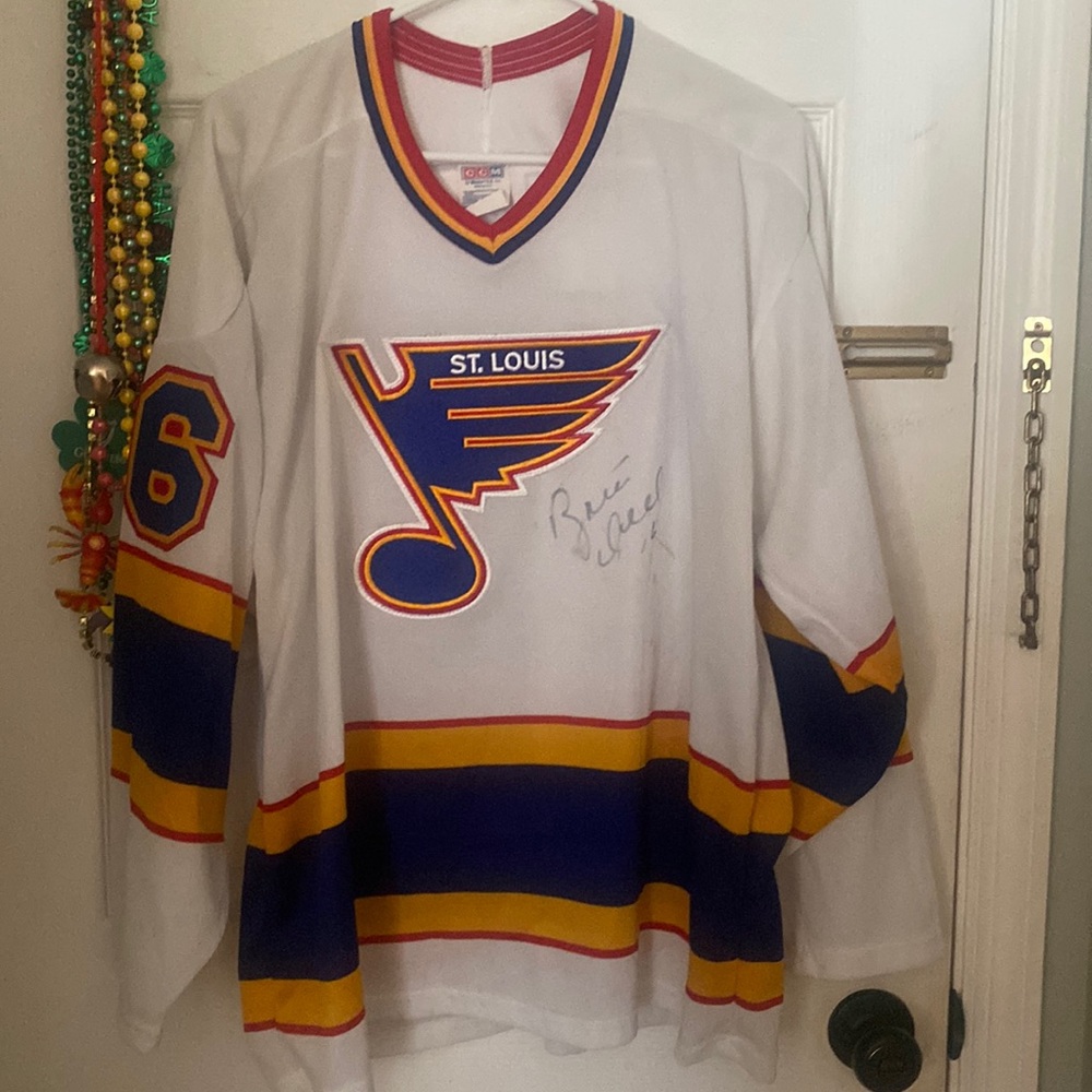 Brett Hulls’ signed Blues Jersey from early 90’s.Never been washed.